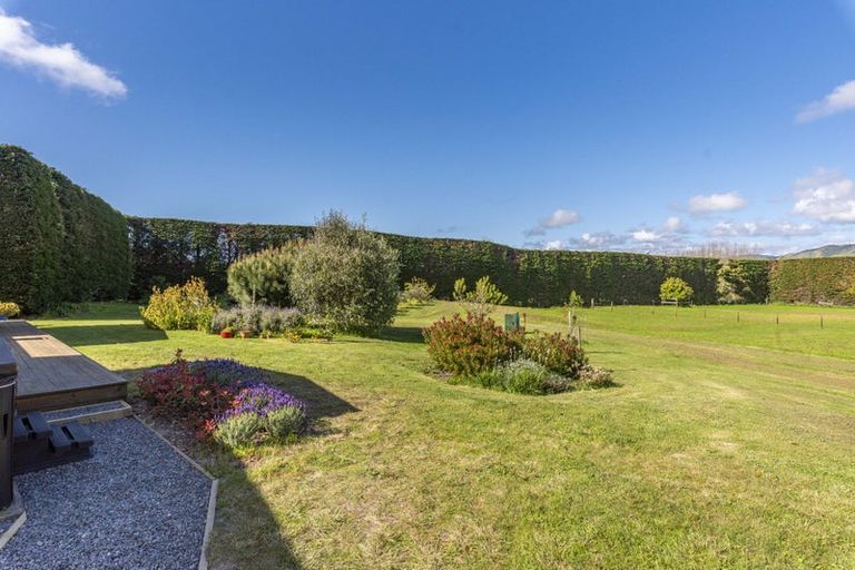 Photo of property in 19 Paetawa Road, Peka Peka, Waikanae, 5391