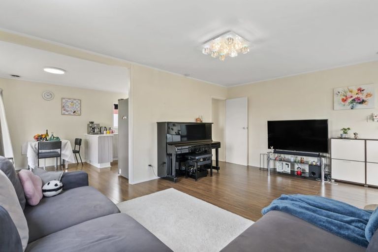 Photo of property in 7 Kingussie Place, Highland Park, Auckland, 2010