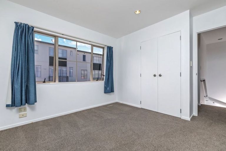 Photo of property in 2/34 Fields Parade, Oteha, Auckland, 0632