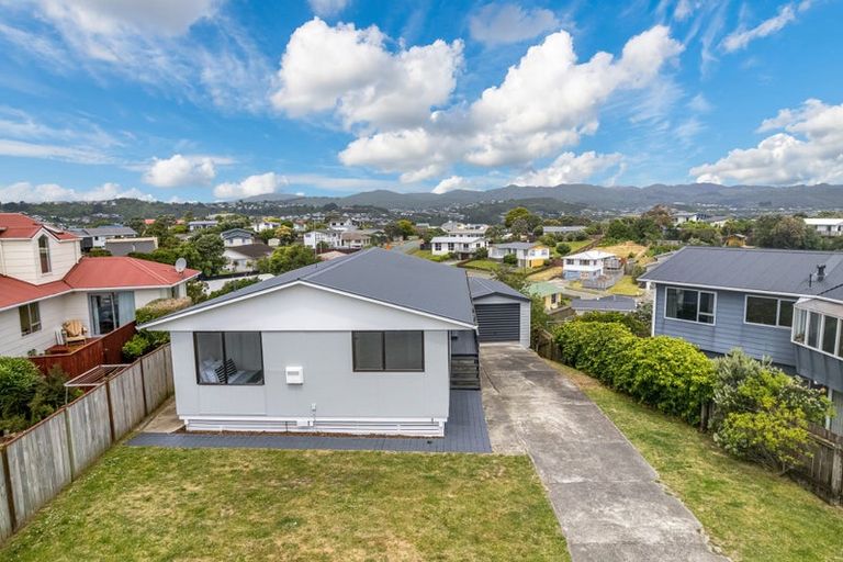 Photo of property in 7 Humphreys Grove, Titahi Bay, Porirua, 5022