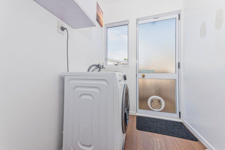 Photo of property in 2/26 Midgley Road, West Harbour, Auckland, 0618