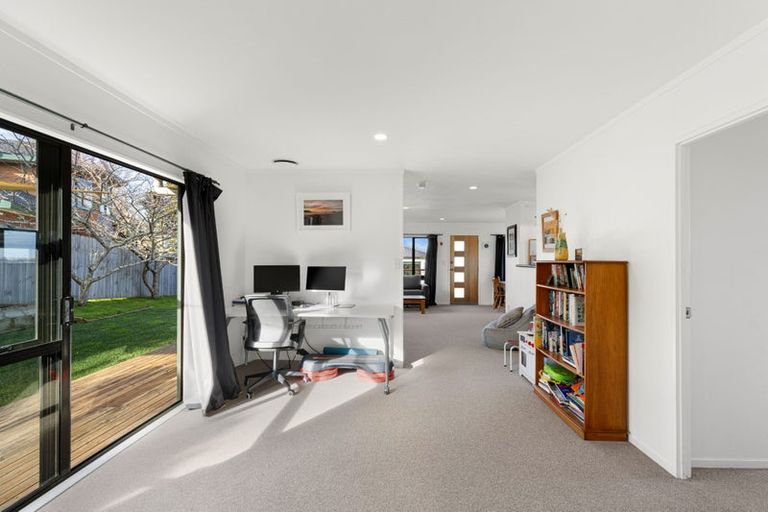 Photo of property in 9 Van Dyke Place, West Harbour, Auckland, 0618