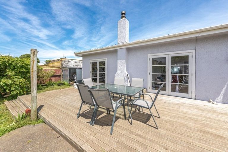 Photo of property in 22 Kotuku Street, Castlecliff, Whanganui, 4501