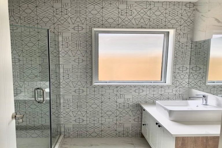 Photo of property in 60 Hikuawa Road, Flat Bush, Auckland, 2019