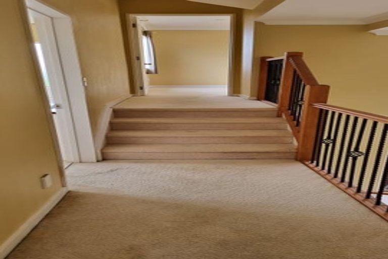 Photo of property in 17 Maidstone Place, Oteha, Auckland, 0632