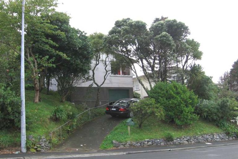 Photo of property in 32 Stewart Drive, Newlands, Wellington, 6037