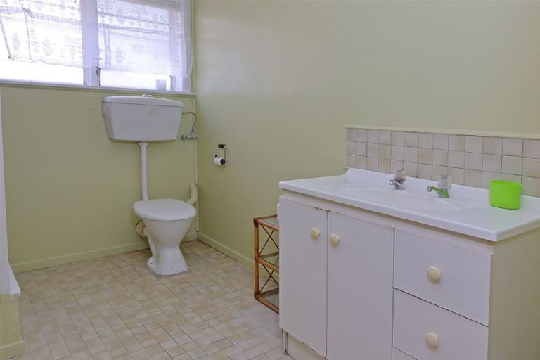 Photo of property in 4247 Great North Road, Glendene, Auckland, 0602