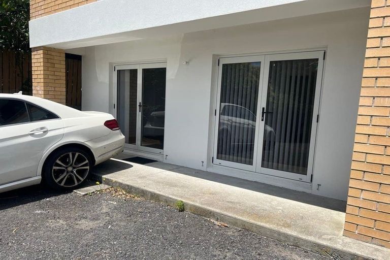 Photo of property in 19a Sunnyside Road, Sunnyvale, Auckland, 0612