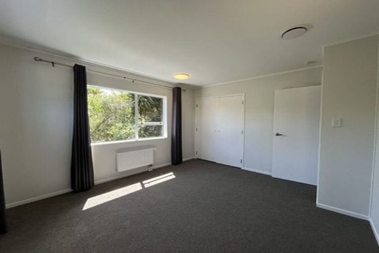 Photo of property in 25 Geoffrey Road, Torbay, Auckland, 0630