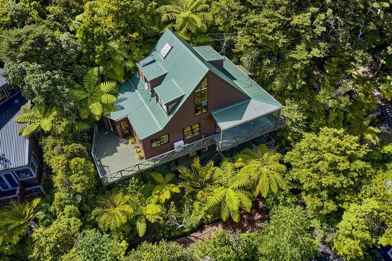 Photo of property in 126a Cheviot Road, Lowry Bay, Lower Hutt, 5013