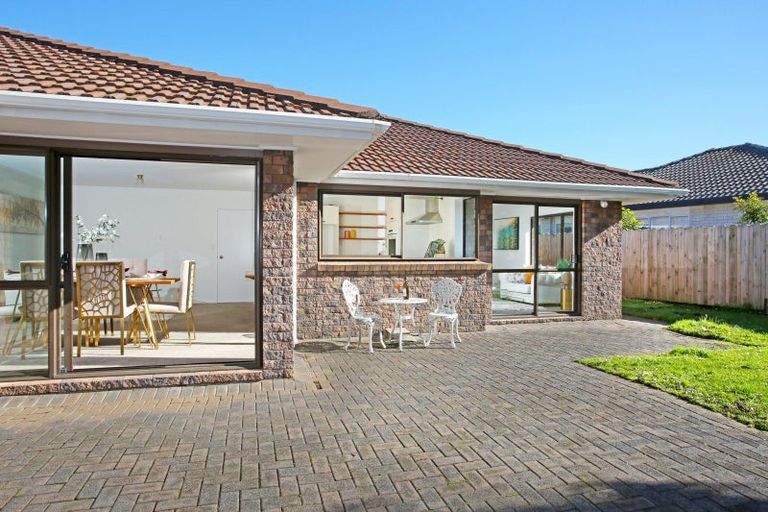 Photo of property in 52 Bob Charles Drive, Golflands, Auckland, 2013