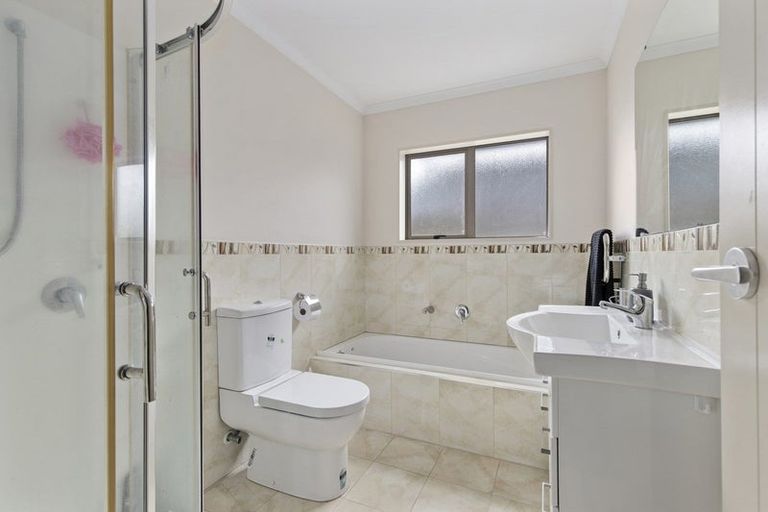 Photo of property in 15 Ribbonwood Close, Te Kauwhata, 3710