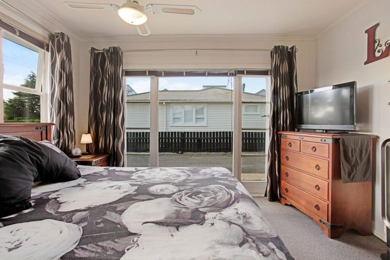 Photo of property in 84 Matipo Road, Te Atatu Peninsula, Auckland, 0610