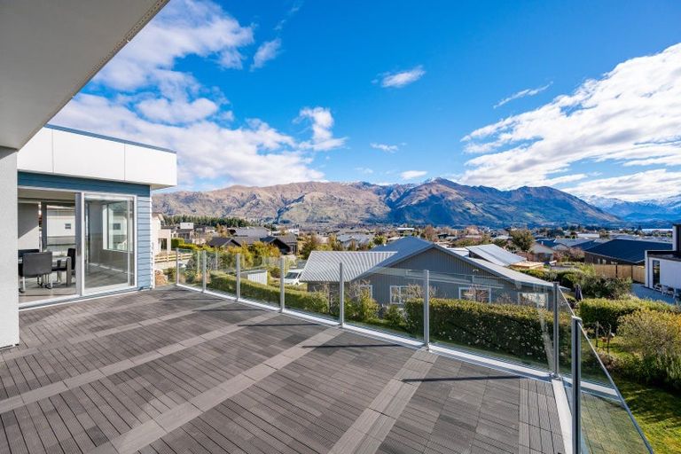 Photo of property in 5 Bovett Place, Wanaka, 9305