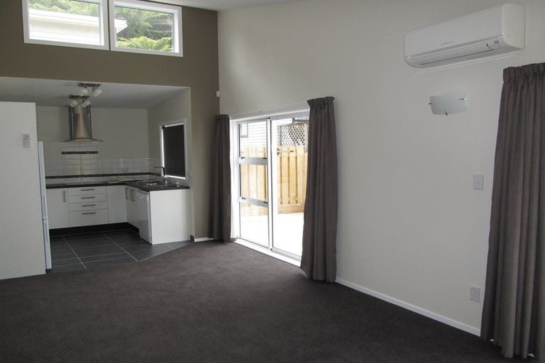 Photo of property in 16a Lincoln Avenue, Tawa, Wellington, 5028