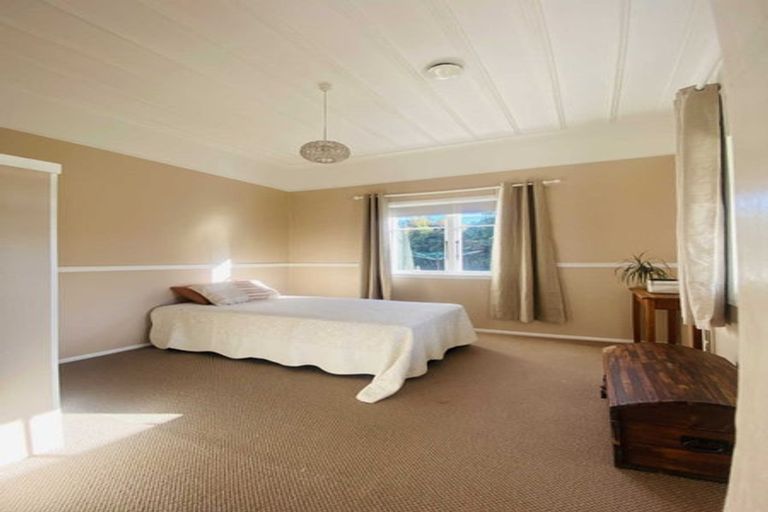 Photo of property in 22 Takiroa Street, Urenui, 4375