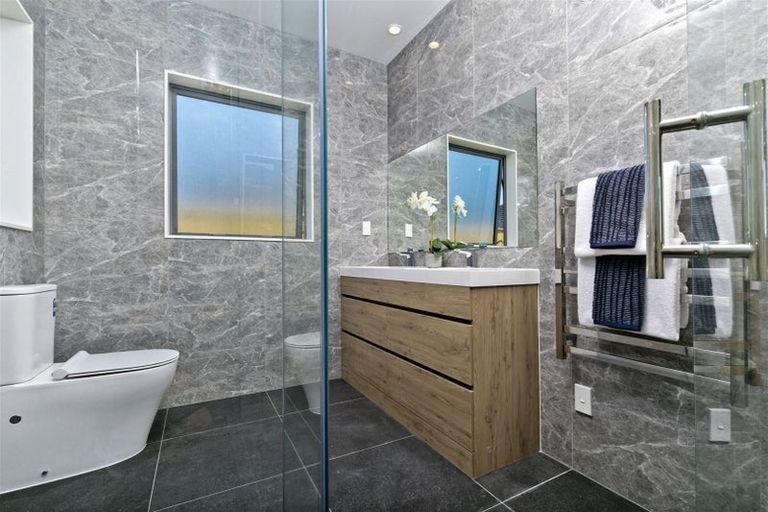 Photo of property in 3 Tarras Road, Kumeu, 0810