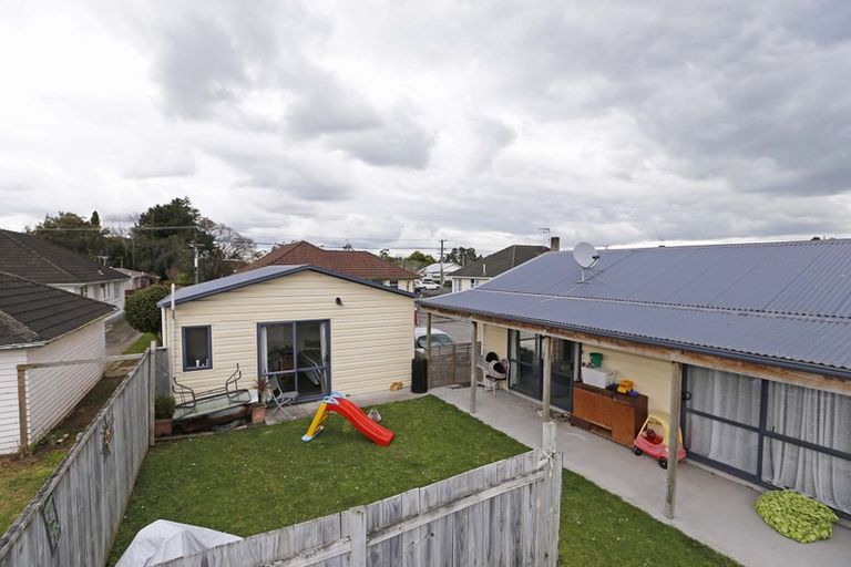 Photo of property in 38a Pine Avenue, Henderson, Auckland, 0612