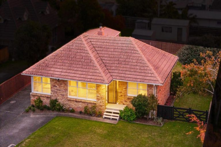 Photo of property in 106 Flanshaw Road, Te Atatu South, Auckland, 0610