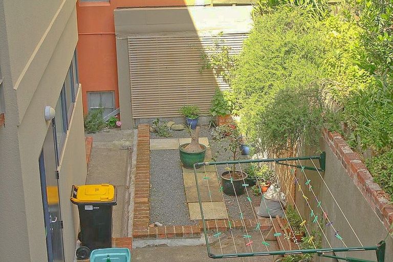 Photo of property in 222 Oriental Parade, Oriental Bay, Wellington, 6011