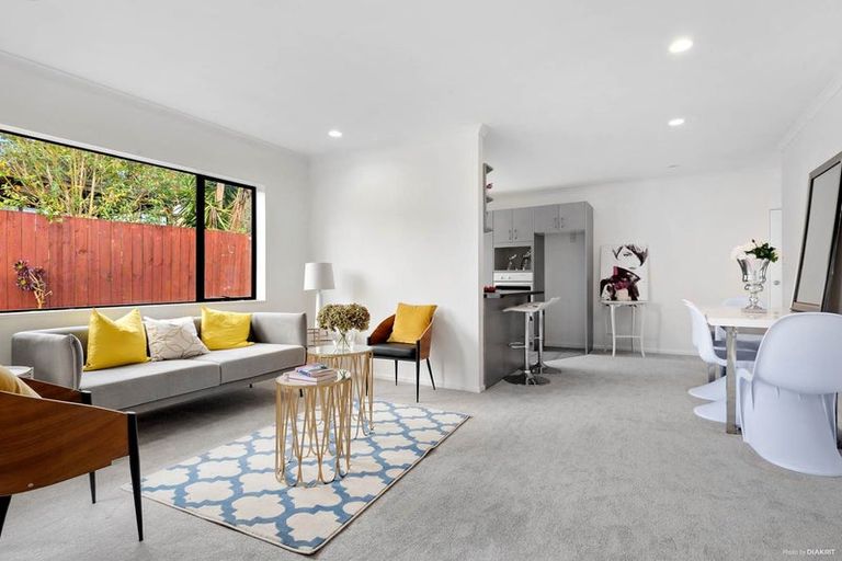 Photo of property in 21a Astley Avenue, New Lynn, Auckland, 0600