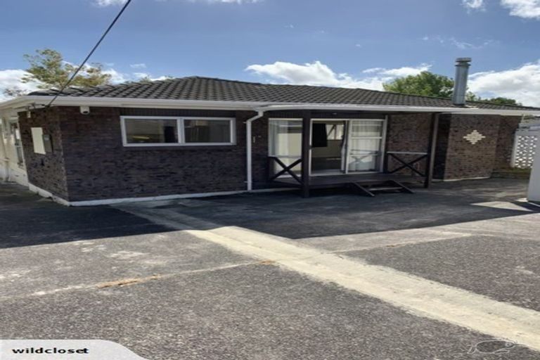 Photo of property in 94 Te Atatu Road, Te Atatu South, Auckland, 0610