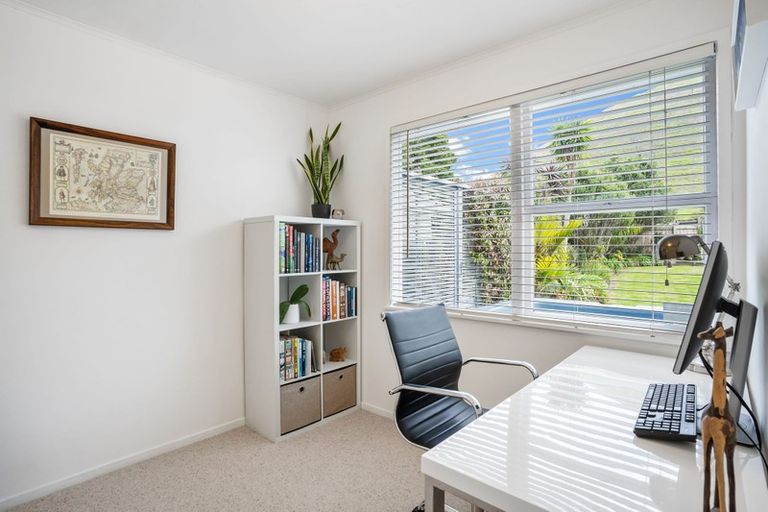 Photo of property in 20 Kapuka Road, Mangere Bridge, Auckland, 2022