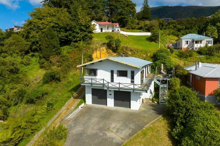 Photo of property in 45 Durham Street, Picton, 7220