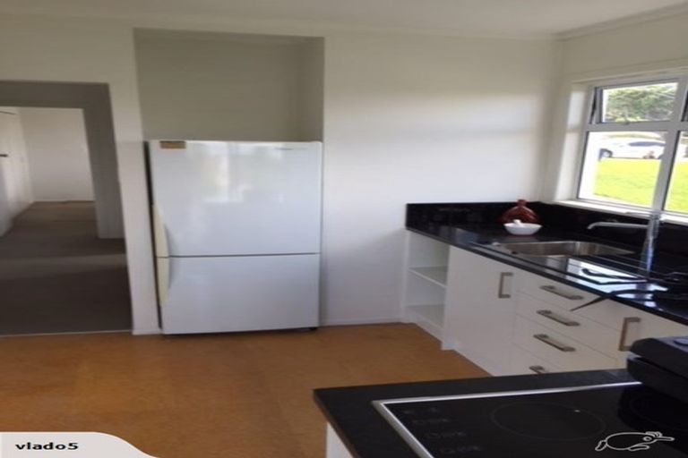 Photo of property in 1/80 Seaview Road, Castor Bay, Auckland, 0620