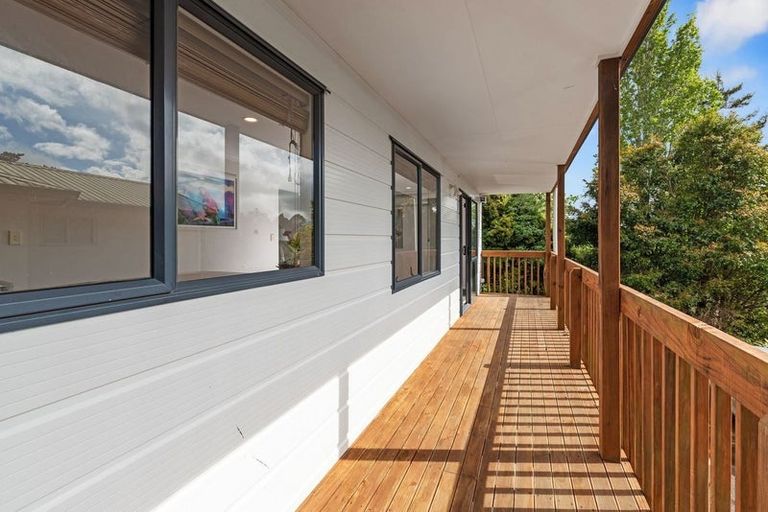 Photo of property in 1/1018 East Coast Road, Fairview Heights, Auckland, 0630