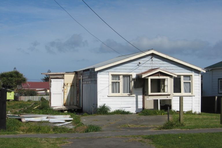 Photo of property in 9 Matai Street, Castlecliff, Whanganui, 4501