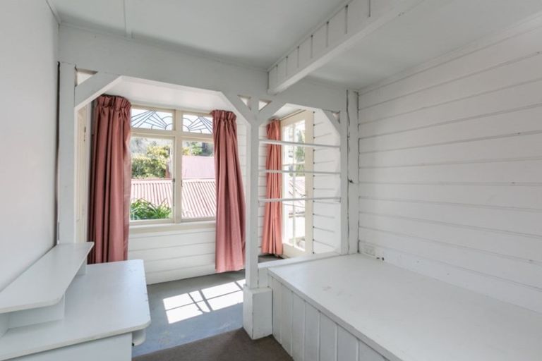 Photo of property in 2 Cameron Road, Bluff Hill, Napier, 4110