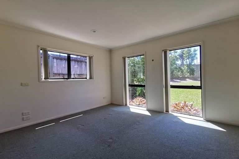 Photo of property in 21 San Pedro Place, Henderson, Auckland, 0612