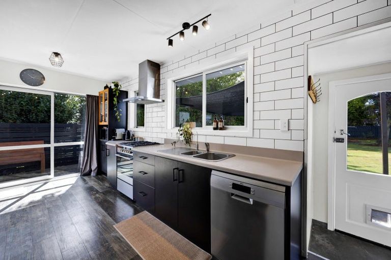 Photo of property in 1 Nikau Street, Inglewood, 4330