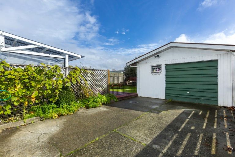 Photo of property in 71 Oregon Drive, Maoribank, Upper Hutt, 5018
