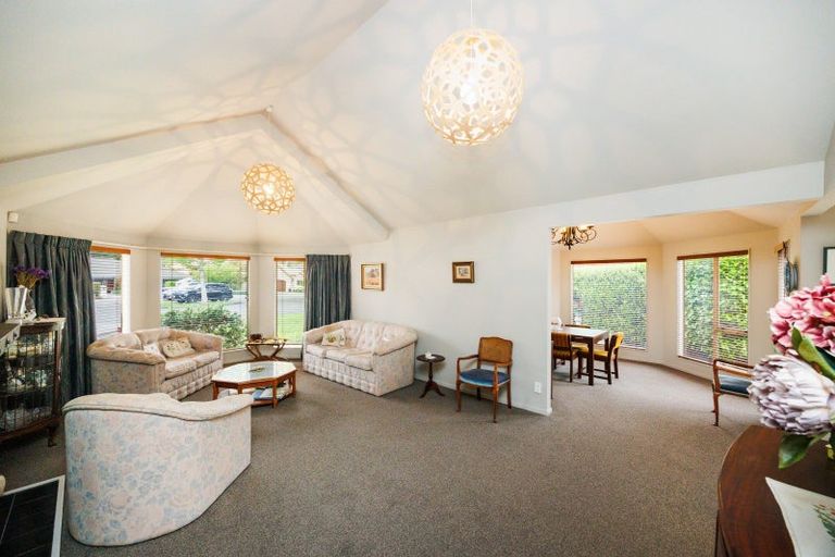 Photo of property in 11 Pastoral Lane, Hokowhitu, Palmerston North, 4410