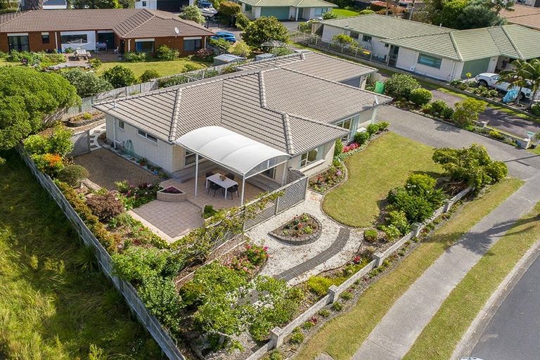 Photo of property in 188 Lakeside Drive, Orewa, 0931