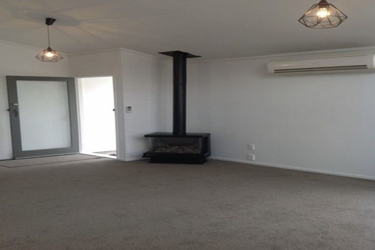 Photo of property in 28 Spinella Drive, Bayview, Auckland, 0629