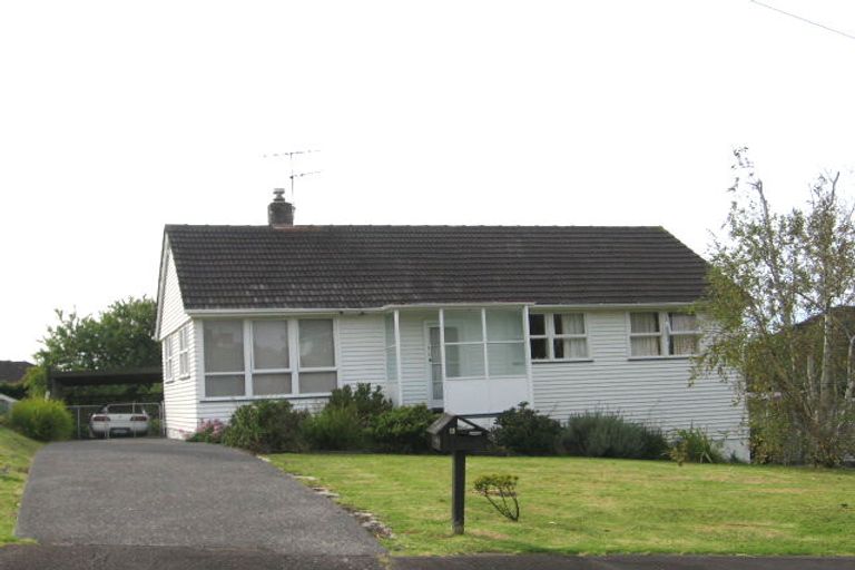 Photo of property in 8 Clairville Crescent, Wai O Taiki Bay, Auckland, 1072