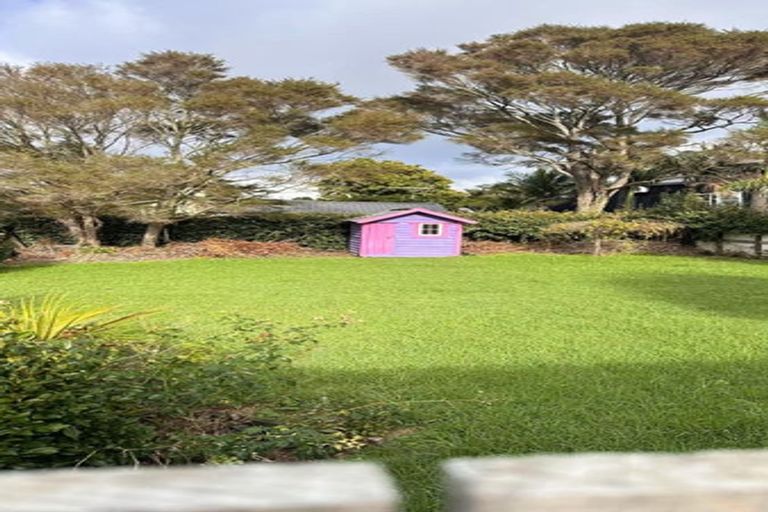 Photo of property in 60 Marine Parade, Mellons Bay, Auckland, 2014