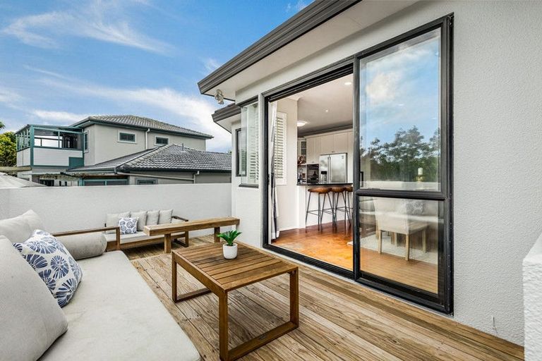 Photo of property in 5 Hobie Court, West Harbour, Auckland, 0618