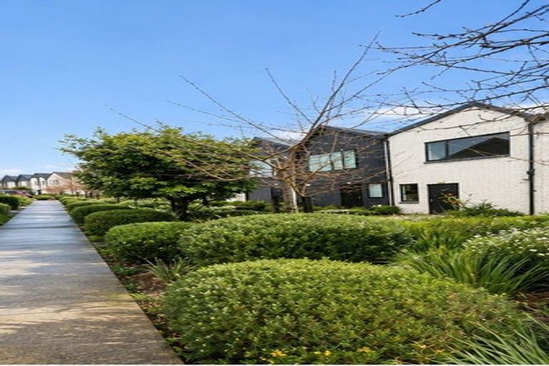 Photo of property in 36 Wharara Lane, Massey, Auckland, 0614