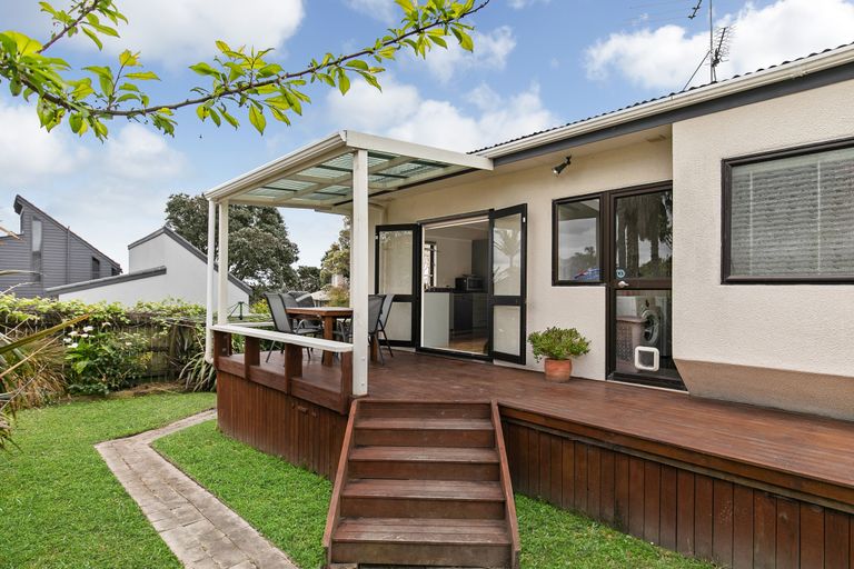 Photo of property in 1/47 Knights Road, Rothesay Bay, Auckland, 0630