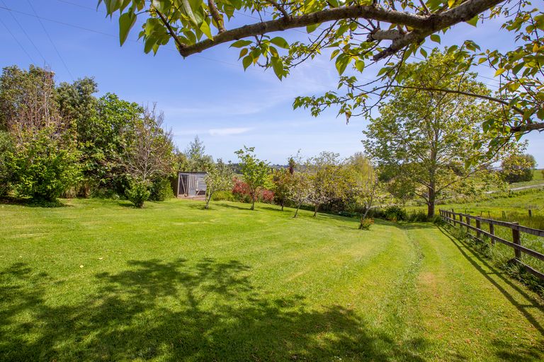 Photo of property in 11 Pah Hill Road, Wharehine, Wellsford, 0973