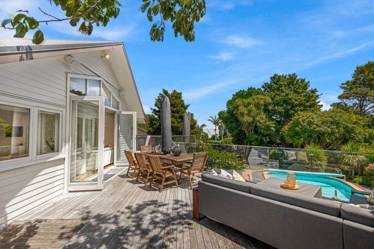 Photo of property in 10 Emily Lane, Greenhithe, Auckland, 0632