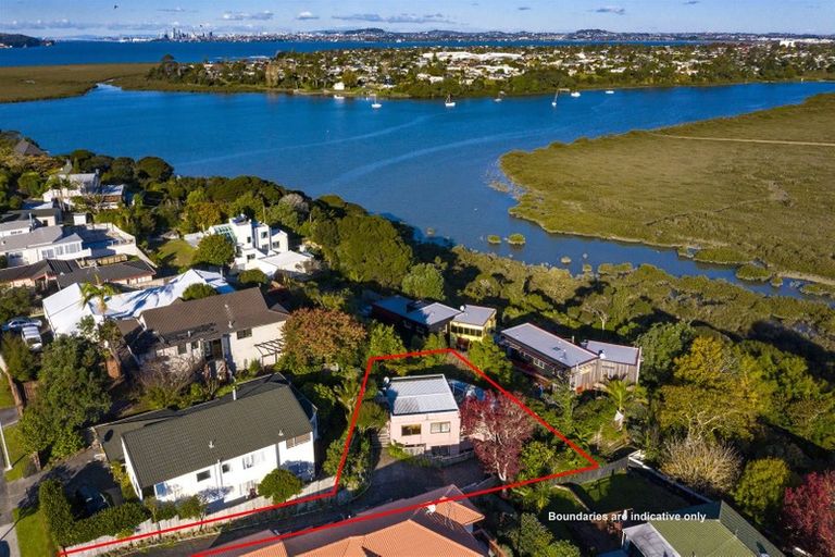 Photo of property in 1/125 West Harbour Drive, West Harbour, Auckland, 0618