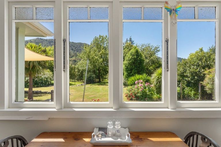 Photo of property in 1406 Queen Charlotte Drive, Linkwater, Picton, 7281