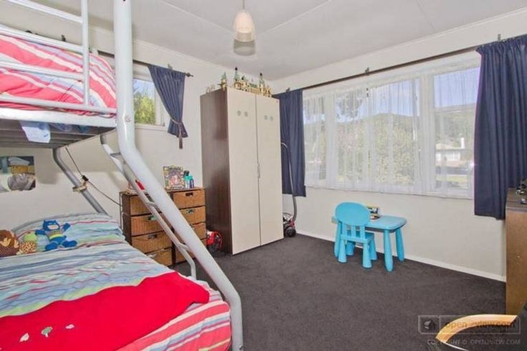 Photo of property in 26 Wainuiomata Road, Wainuiomata, Lower Hutt, 5014