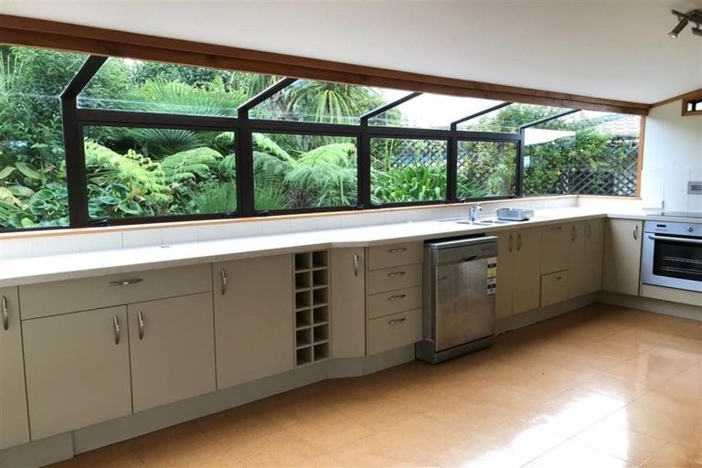 Photo of property in 207 Golf Road, Titirangi, Auckland, 0604