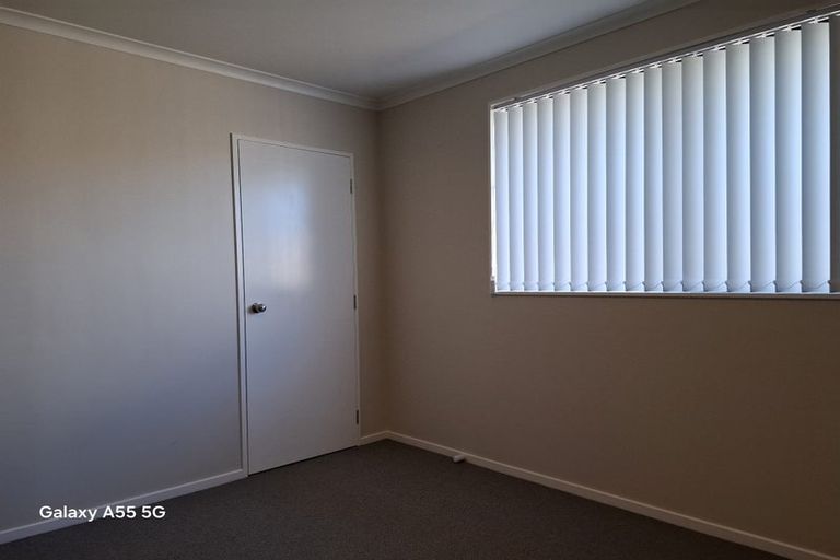 Photo of property in 36 Misty Valley Drive, Henderson, Auckland, 0612